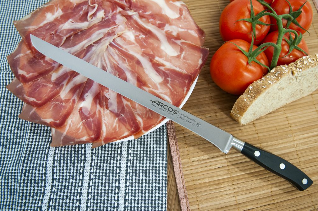 Choisir ses couteaux de boucher : acier, manche, notre guide complet